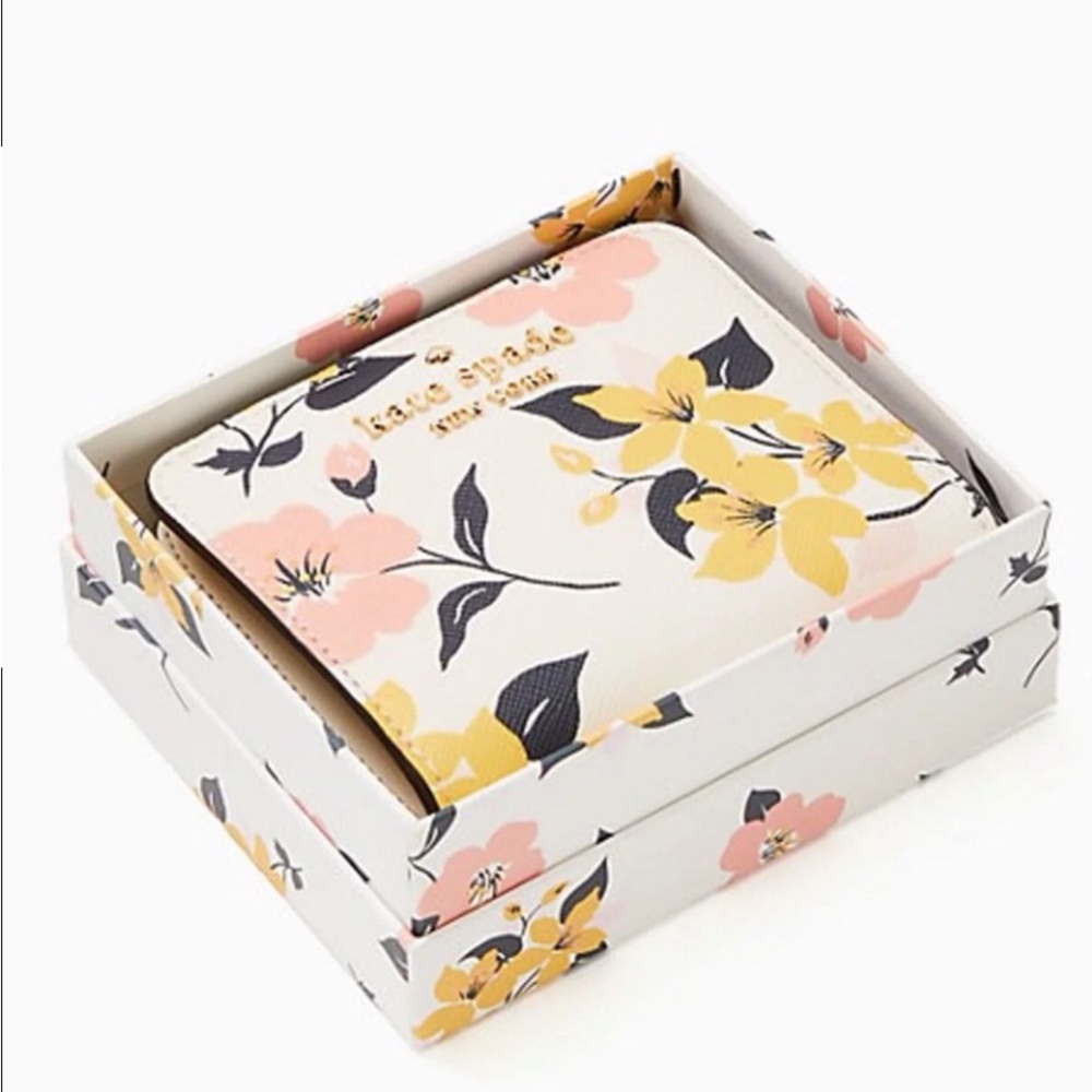 Kate Spade ♠️ Lily Blooms Staci Wallet